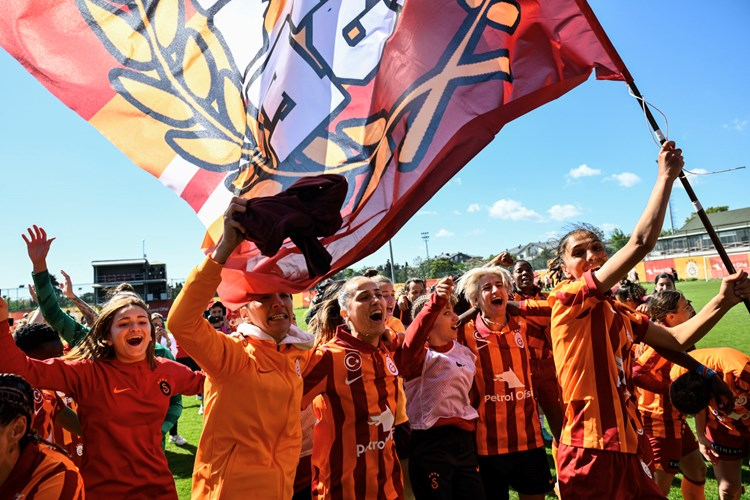 2023-2024 Turkcell Kadın Futbol Süper Lig Şampiyonu Galatasaray!